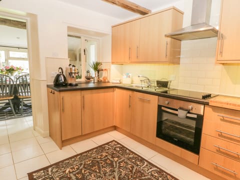 Cottage | Private kitchen | Dishwasher, highchair, cookware/dishes/utensils