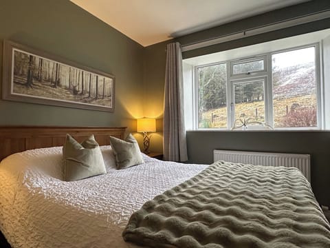 Cottage | 2 bedrooms, individually decorated, individually furnished, free WiFi