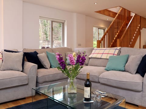 Cottage | Living room | Fireplace