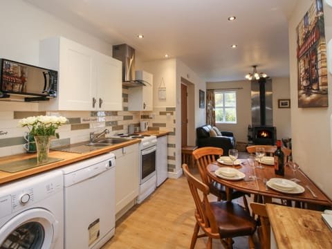 Cottage | Private kitchen | Fridge, microwave, stovetop, dishwasher