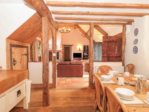 Cottage | Dining