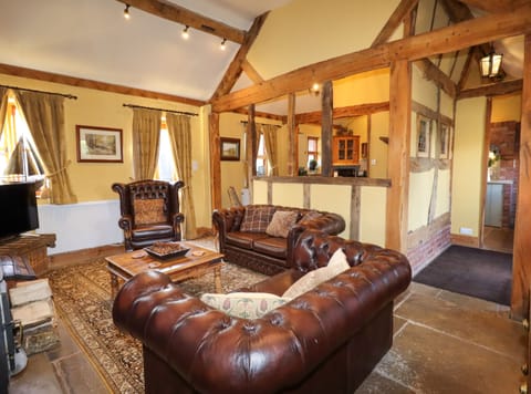 Cottage | Living area | TV