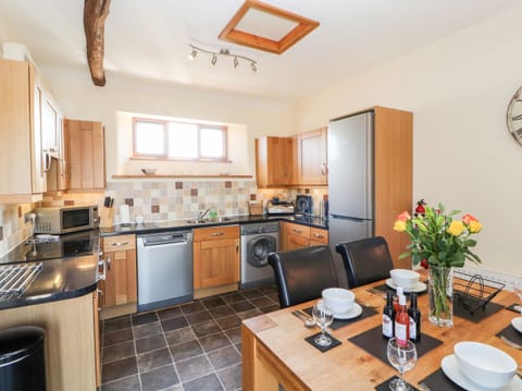 Cottage | Private kitchen | Stovetop, dishwasher, highchair, cookware/dishes/utensils