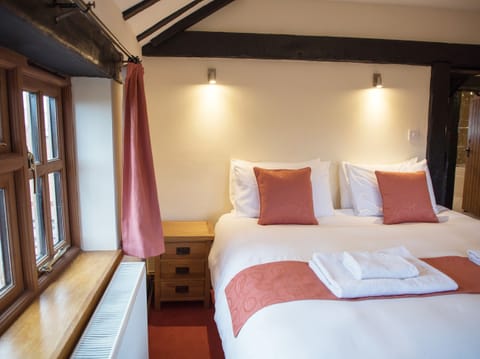 Cottage | 2 bedrooms, individually decorated, individually furnished, free WiFi