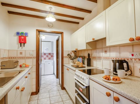 Cottage | Private kitchen | Fridge, microwave, stovetop, highchair