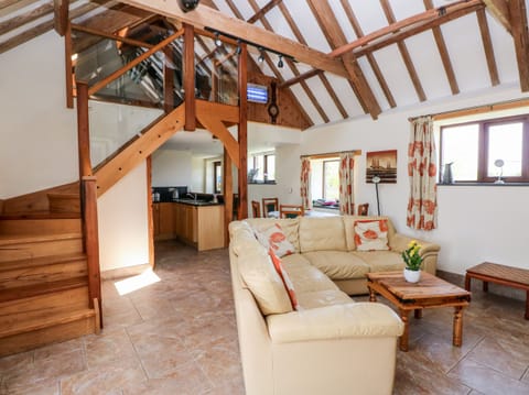 Cottage | Living room | TV, fireplace, DVD player