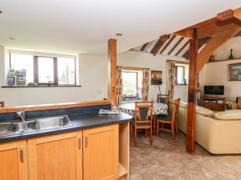 Cottage | Private kitchen | Fridge, microwave, stovetop, dishwasher