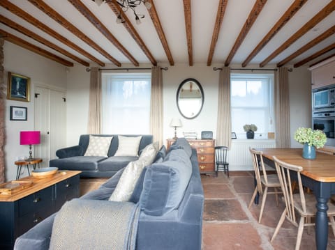 Cottage | Living area | TV