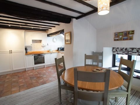 Cottage | Private kitchen | Fridge, dishwasher, electric kettle, toaster