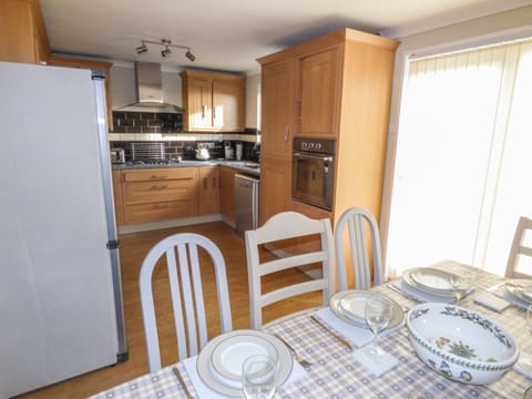 Cottage | Private kitchen | Microwave, stovetop, dishwasher, highchair