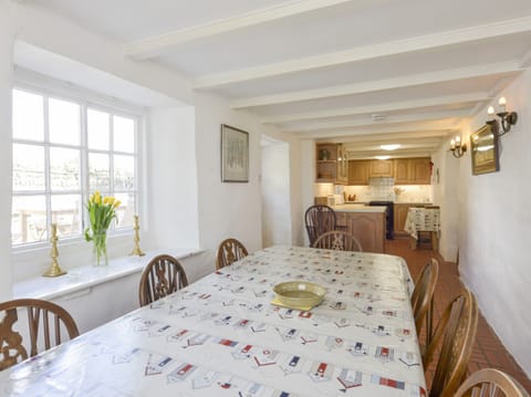 Cottage | Dining
