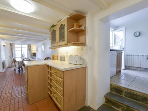 Cottage | Private kitchen | Microwave, stovetop, dishwasher, highchair
