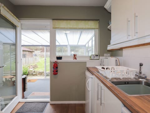 Cottage | Private kitchen | Stovetop, dishwasher, highchair, cookware/dishes/utensils