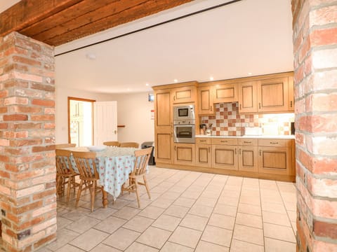 Cottage | Private kitchen | Dishwasher, electric kettle, toaster, highchair