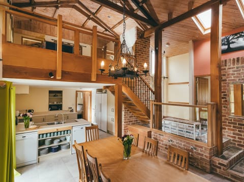 Cottage | Private kitchen | Fridge, microwave, stovetop, dishwasher