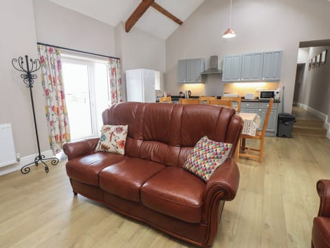 Cottage | Living area | TV