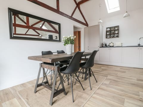 Cottage | Private kitchen | Microwave, stovetop, dishwasher, highchair