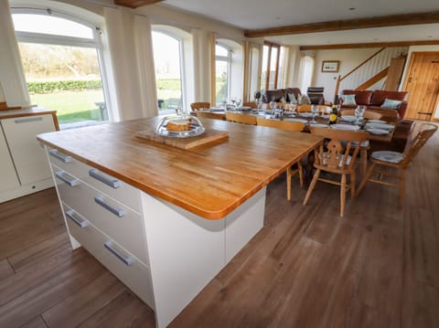 Cottage | Dining
