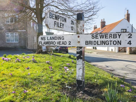 Cottage | Property grounds