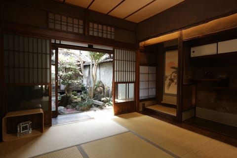 Annex Japanese-style room / Garden view | Blackout drapes, free WiFi, bed sheets