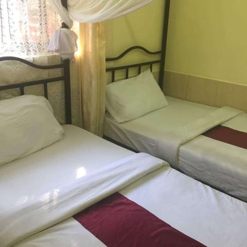 Basic Double Room, 1 Bedroom | Premium bedding, desk, iron/ironing board, bed sheets