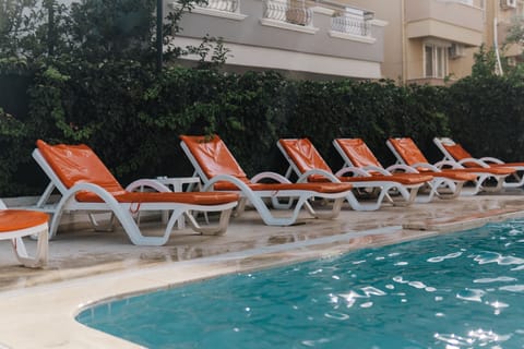 Outdoor pool, free cabanas, pool umbrellas