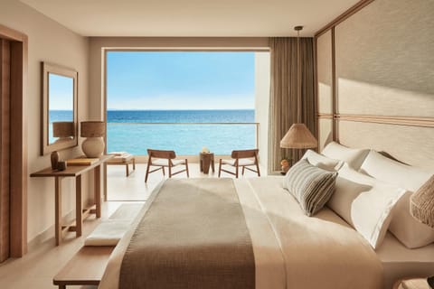 Free minibar, in-room safe, free WiFi