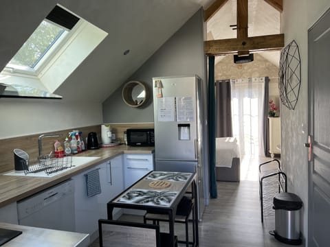 Comfort Cottage | Private kitchen | Shared fridge, microwave