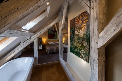 Superior Double Room, 1 King Bed | Deep soaking bathtub