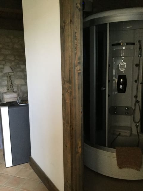 Panoramic Triple Room, Non Smoking (Ingrid Bergman) | Bathroom | Free toiletries, hair dryer, towels