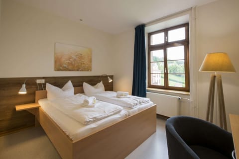 Double Room | Premium bedding, desk, iron/ironing board, free WiFi