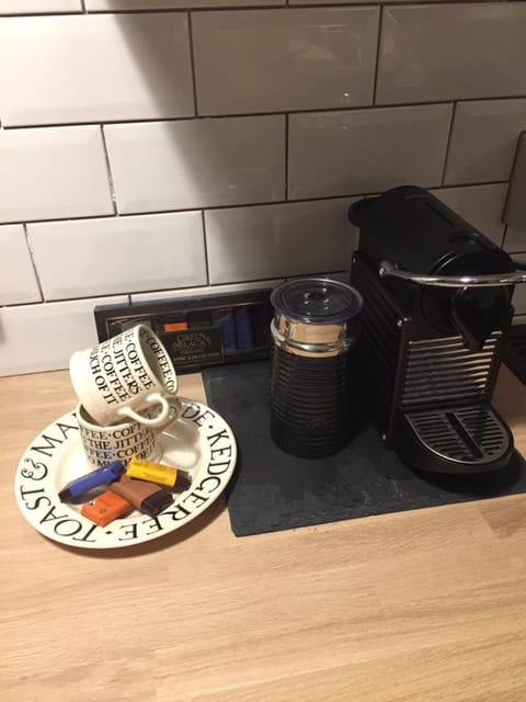 Cottage, 2 Bedrooms | Private kitchen | Fridge, microwave, oven, stovetop