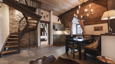 Exclusive Apartment, 3 Bedrooms | In-room dining