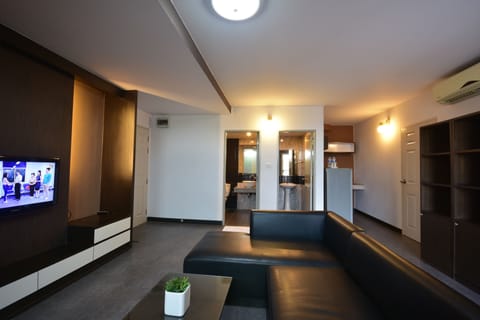 Premier  | Living area | Flat-screen TV