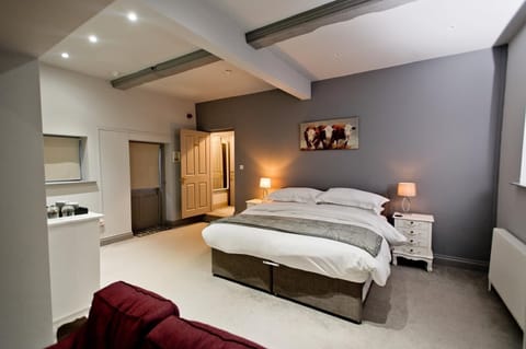 Family Room (Tennyson Suite) | Egyptian cotton sheets, premium bedding, soundproofing, WiFi