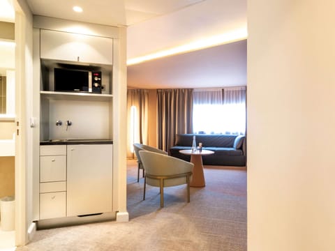 Suite, 1 Queen Bed with Sofa bed | Premium bedding, in-room safe, desk, blackout drapes