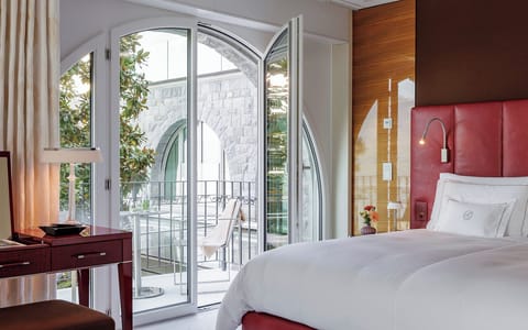 Minibar, in-room safe, desk, soundproofing