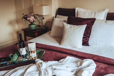 Franc 1 | Egyptian cotton sheets, premium bedding, down comforters