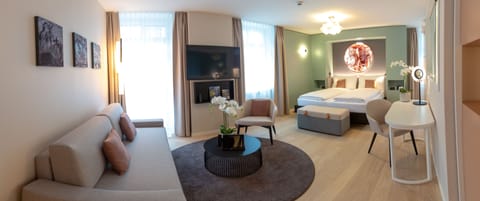 Family Room Large | Hypo-allergenic bedding, free minibar, in-room safe