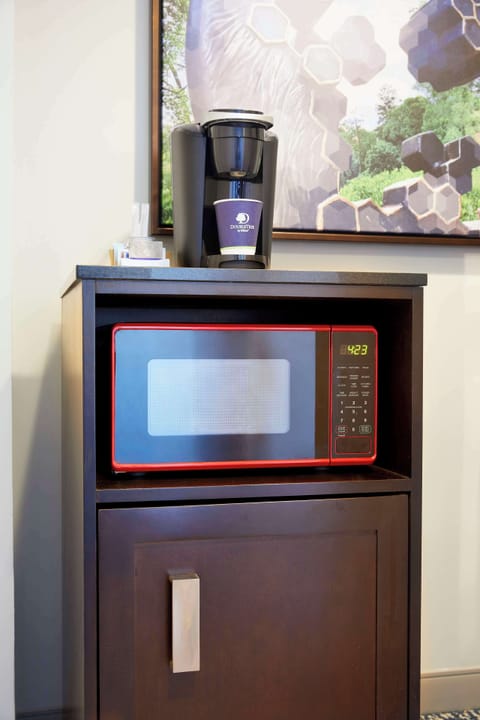 Premium bedding, down comforters, in-room safe, desk