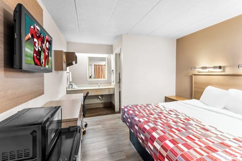 Deluxe Room, 1 King Bed (Smoke Free) | Laptop workspace, free cribs/infant beds, free WiFi, bed sheets