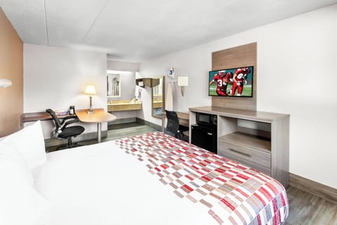 Superior Room, 1 King Bed (Smoke Free) | Laptop workspace, free cribs/infant beds, free WiFi, bed sheets