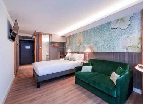 Premium Room, 1 Queen Bed with Sofa bed | Premium bedding, in-room safe, individually decorated