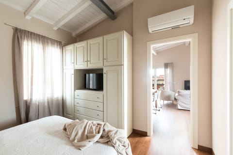 Suite, Jetted Tub, Tower | Premium bedding, down comforters, pillowtop beds, minibar