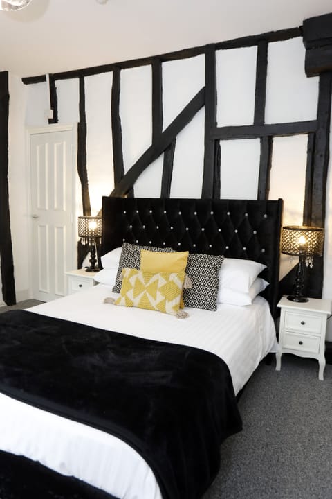 Deluxe Double Room | 1 bedroom, iron/ironing board, WiFi, bed sheets
