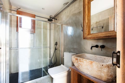 Exclusive Suite, Private Pool, Pool View | Bathroom | Shower, hair dryer, towels