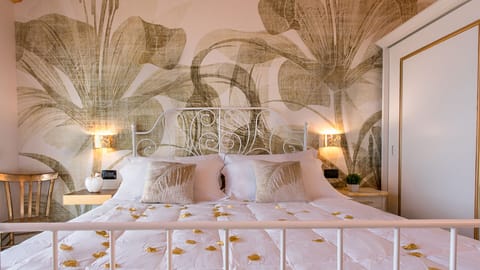 Double Room Single Use, Sea View | Free minibar, in-room safe, individually decorated