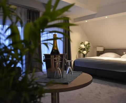 Minibar, desk, laptop workspace, blackout drapes