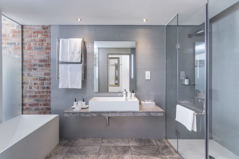 Hypo-allergenic bedding, in-room safe, desk, laptop workspace