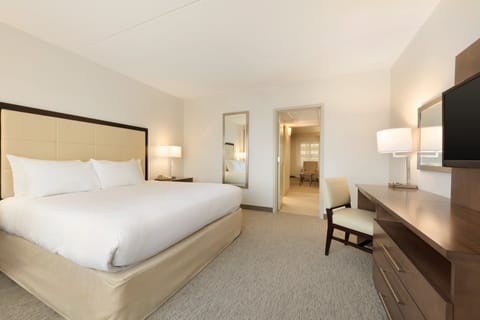 Premium bedding, down comforters, in-room safe, individually decorated